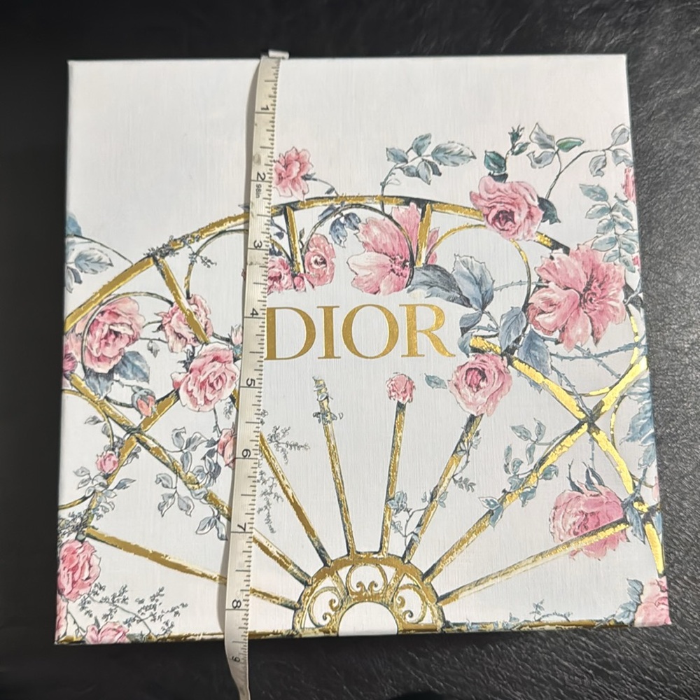 Dior Gift Box - Picture 3 of 4